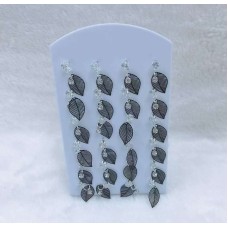 1 Pair Black leaf-shaped earrings 1 Pair Black leaf-shaped earrings